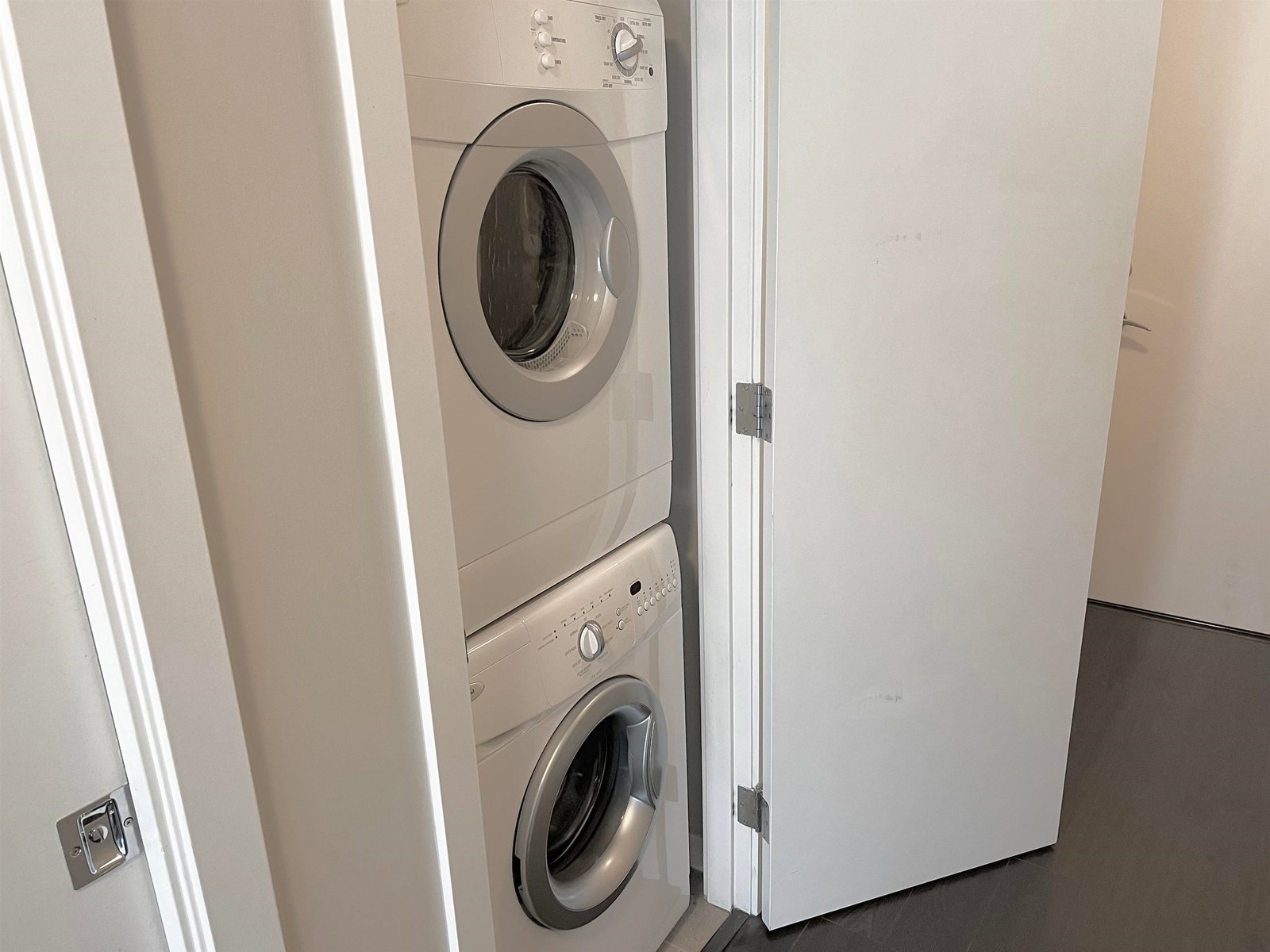 Listing Image 6
