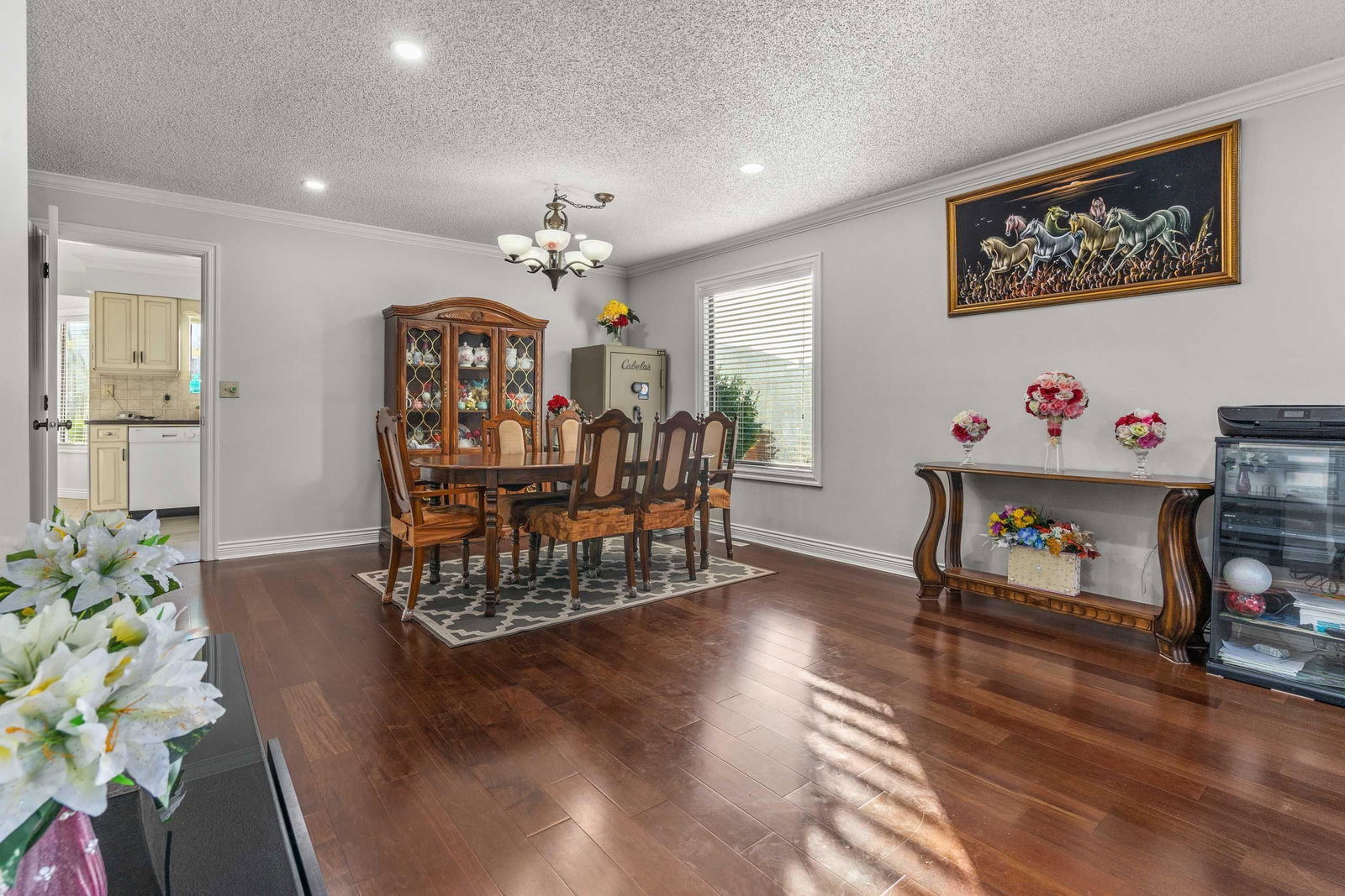 Listing Image 5