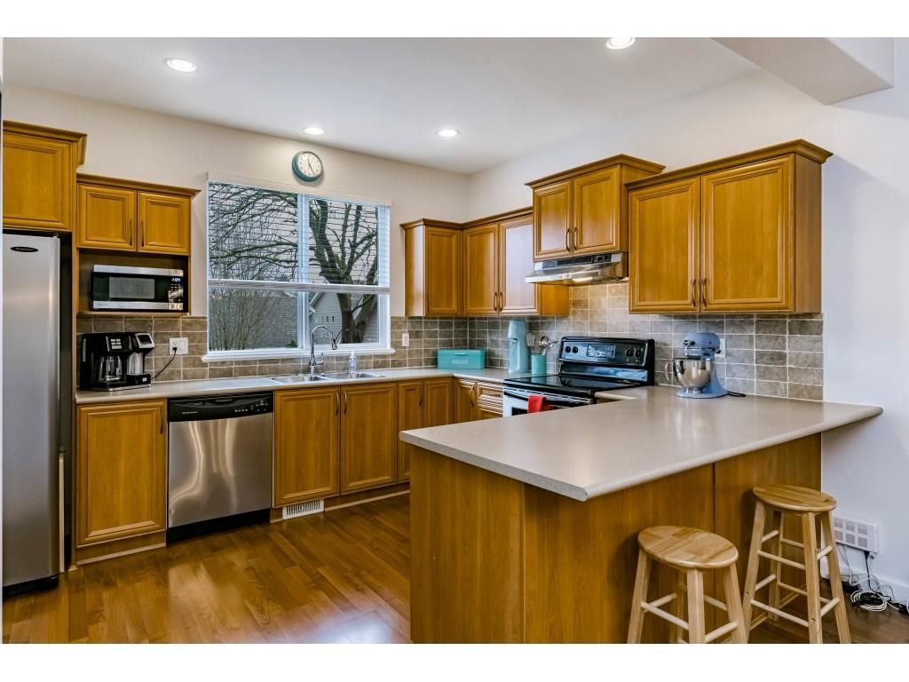 Listing Image 12