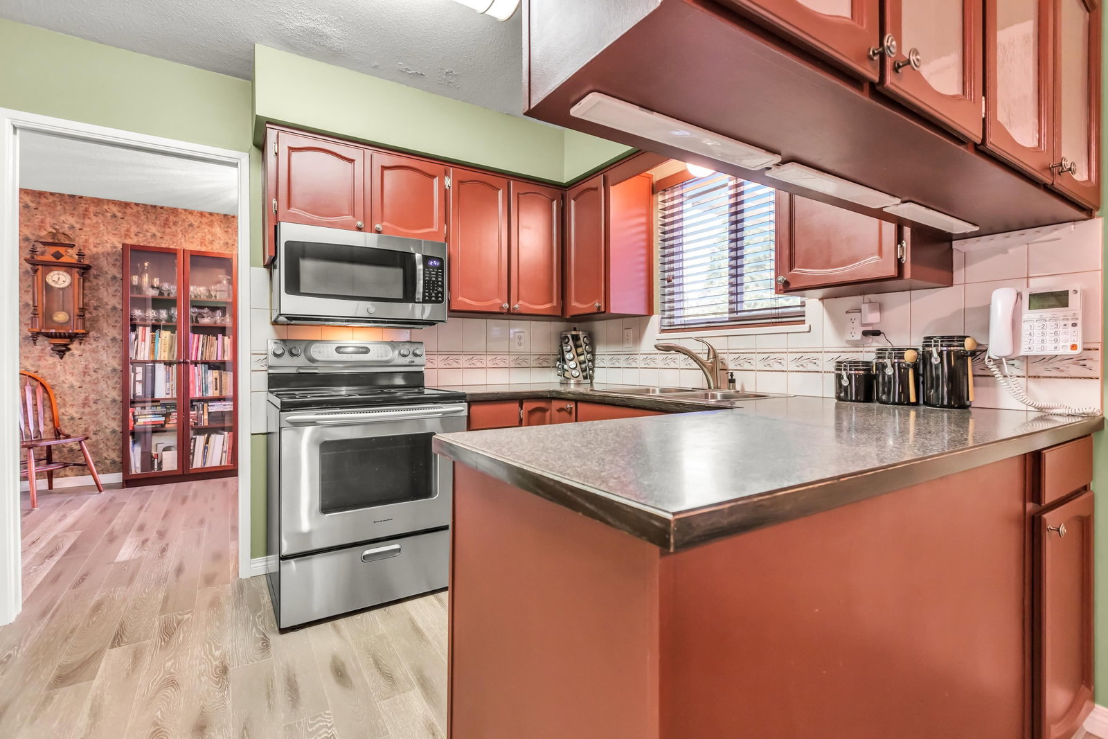 Listing Image 10