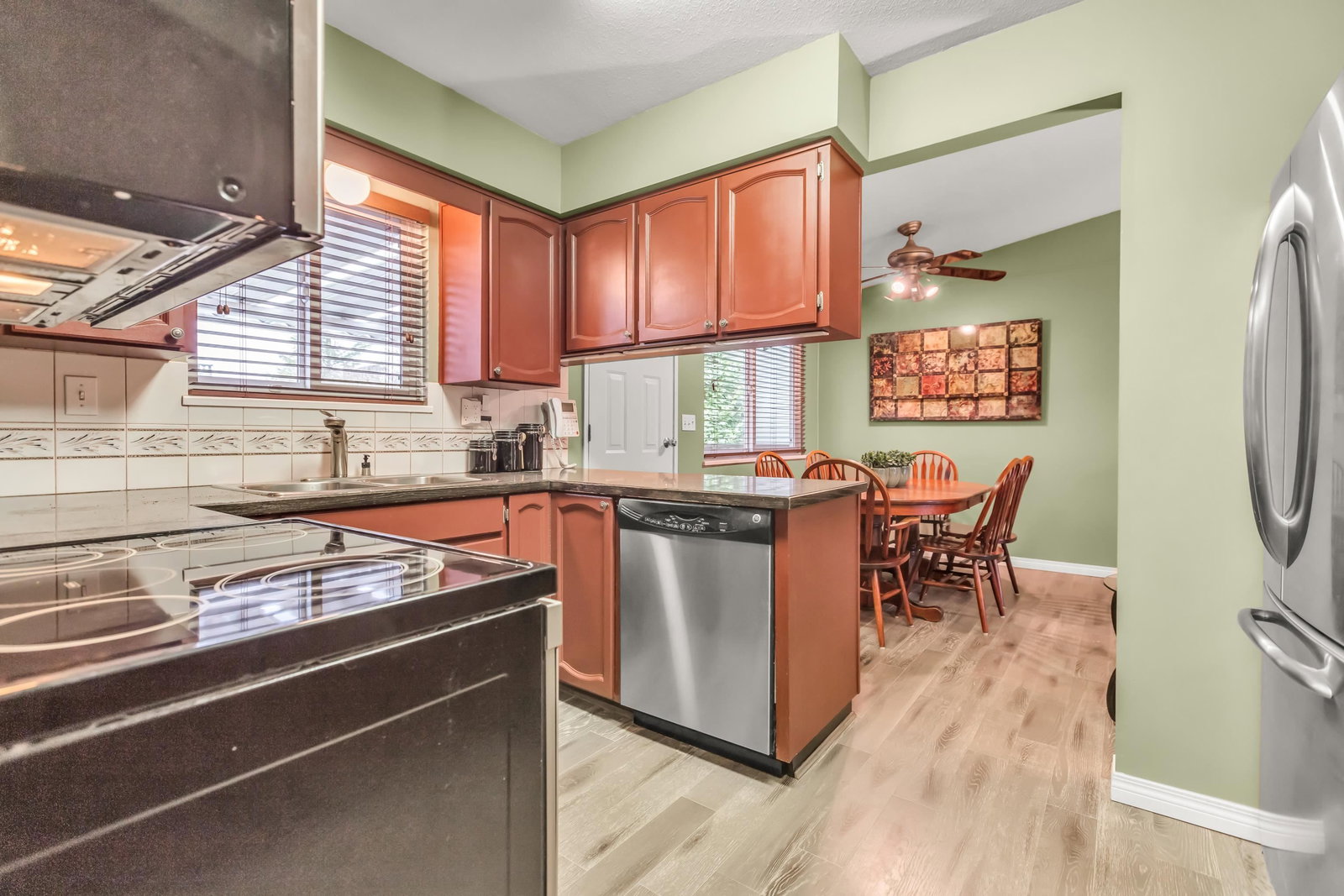 Listing Image 12