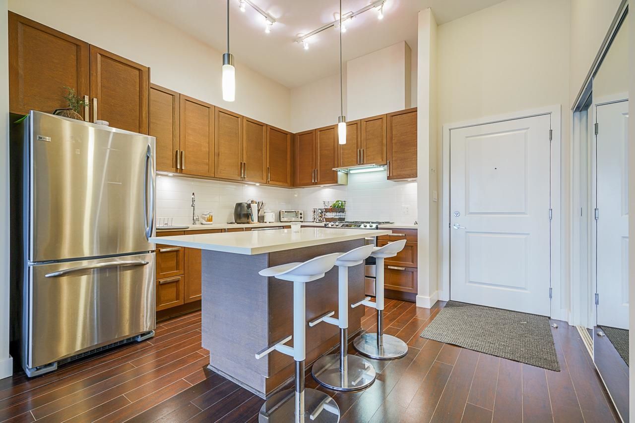 Listing Image 4