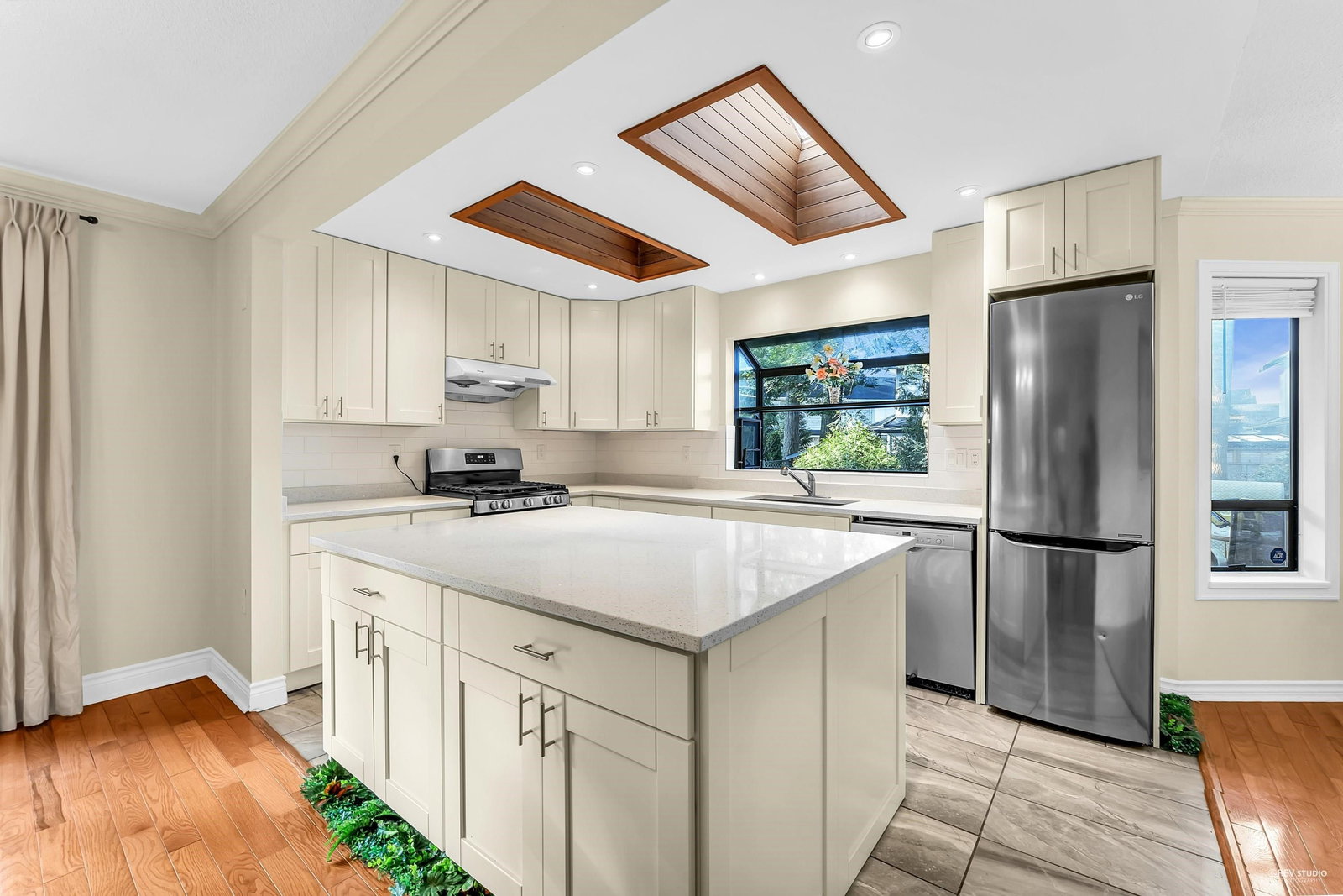 Listing Image 9