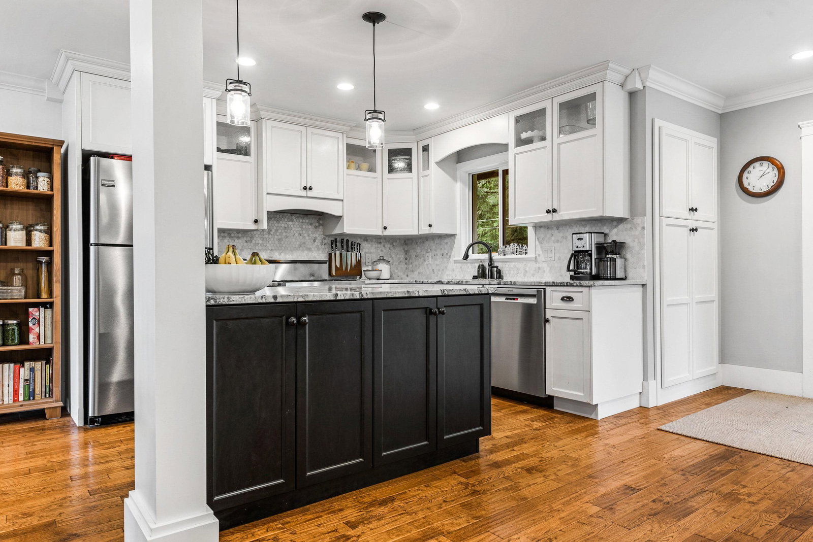 Listing Image 10