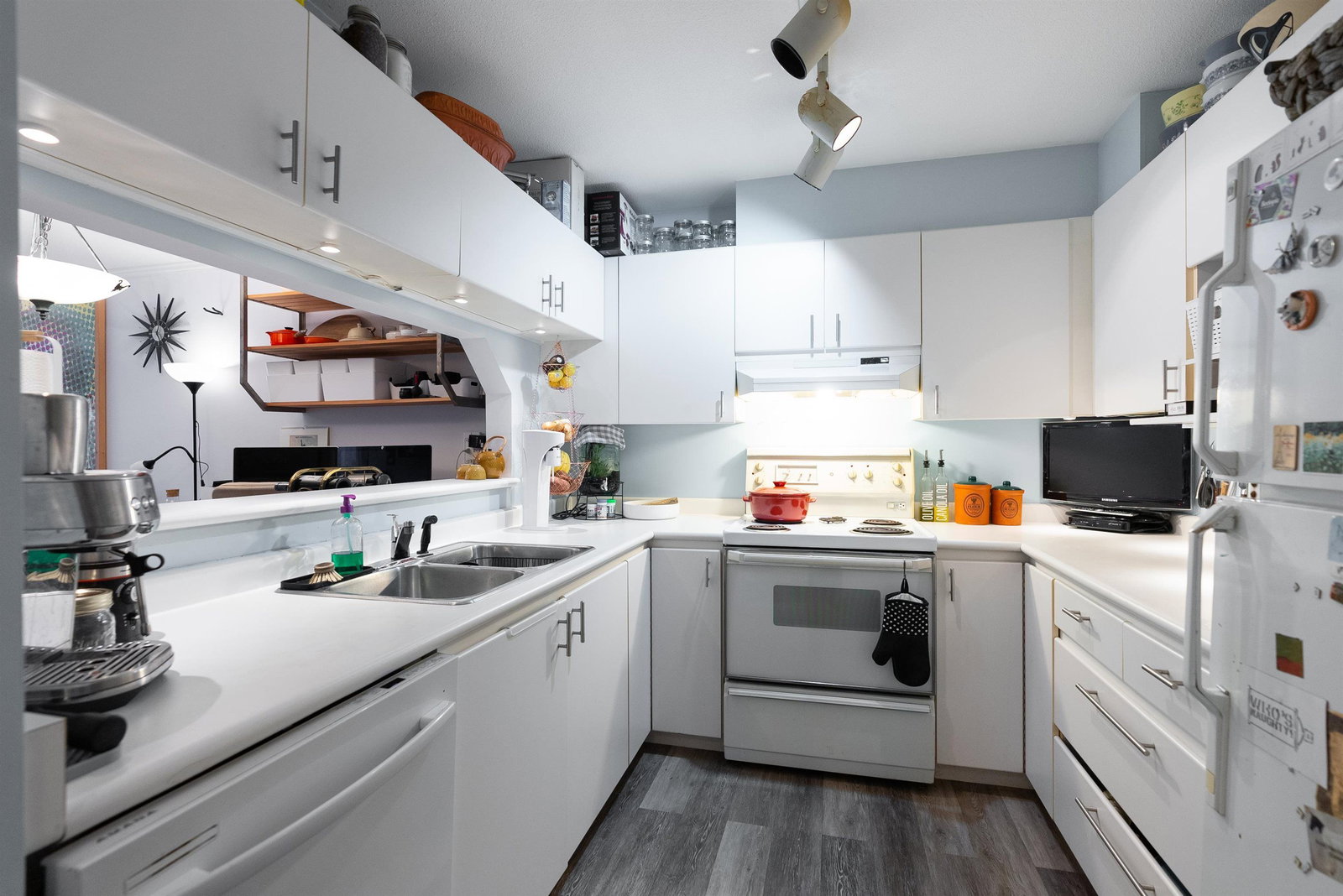 Listing Image 11