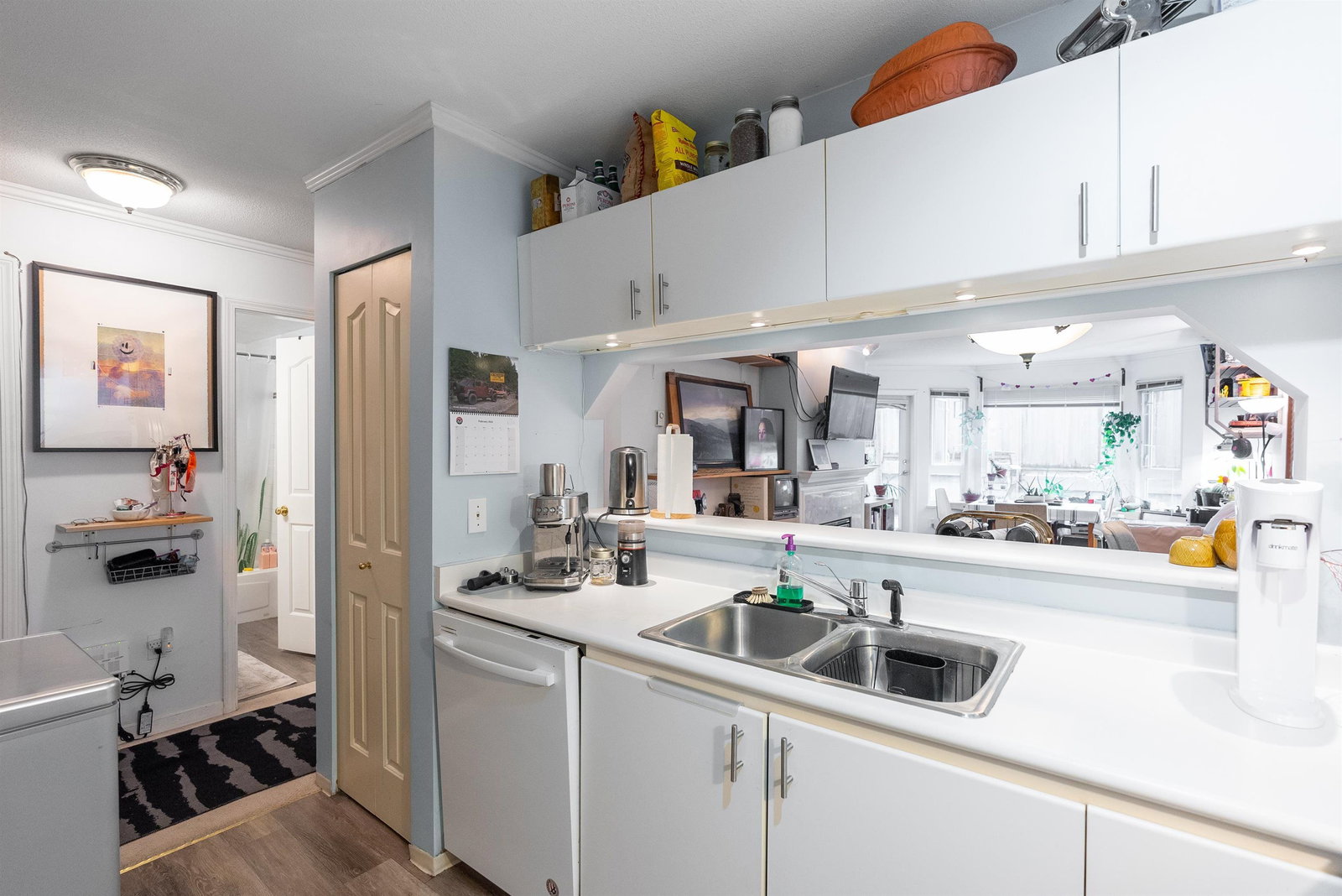 Listing Image 12