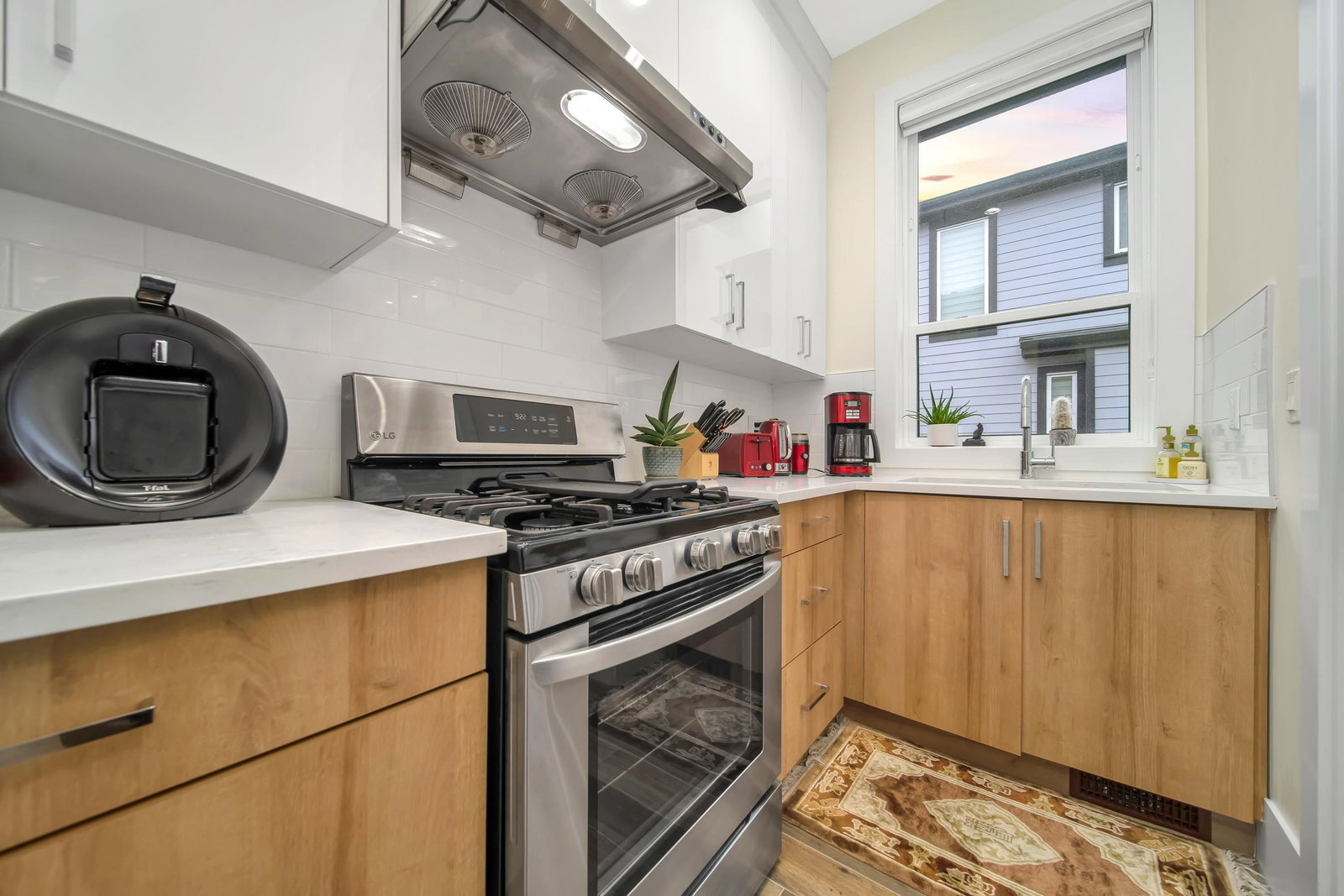 Listing Image 10