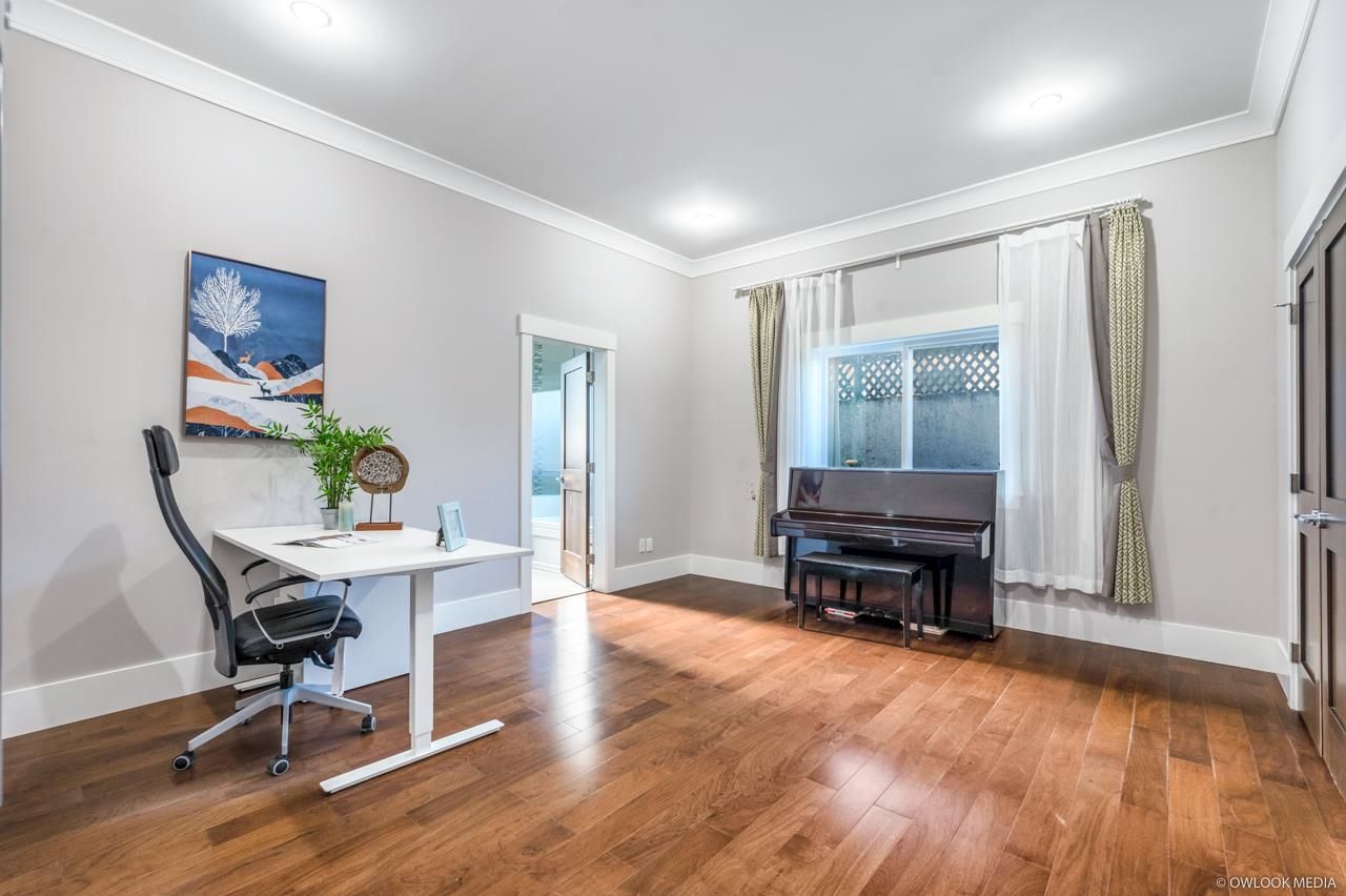 Listing Image 14