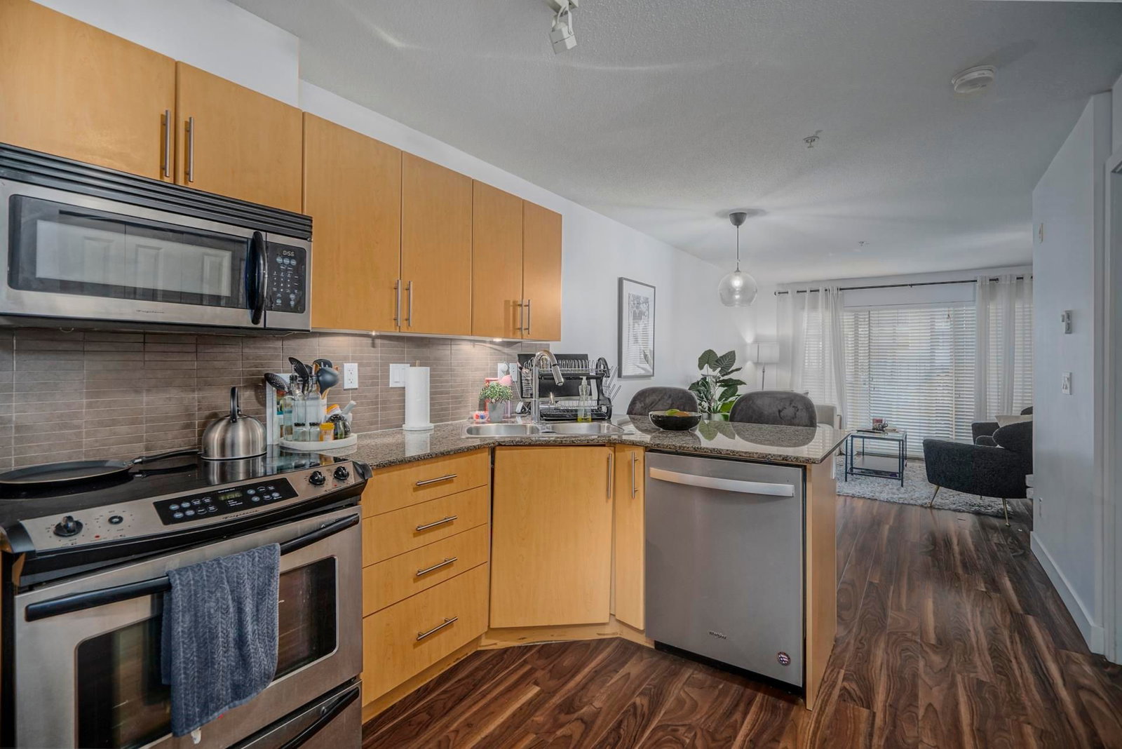 Listing Image 12