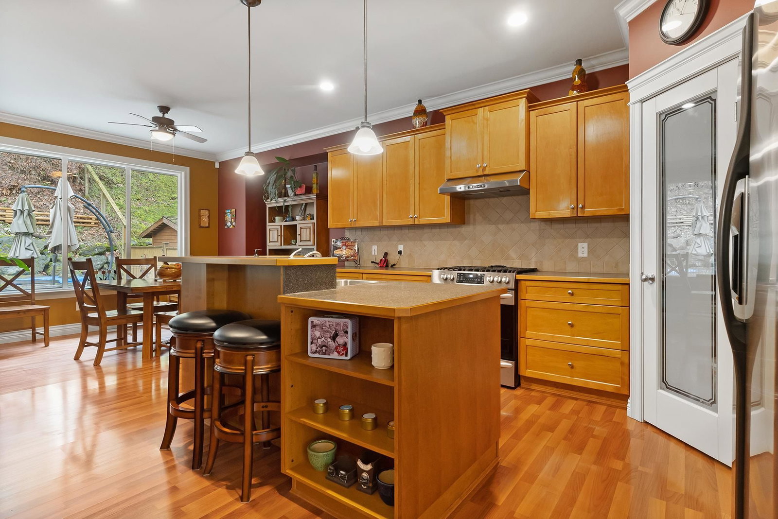 Listing Image 6