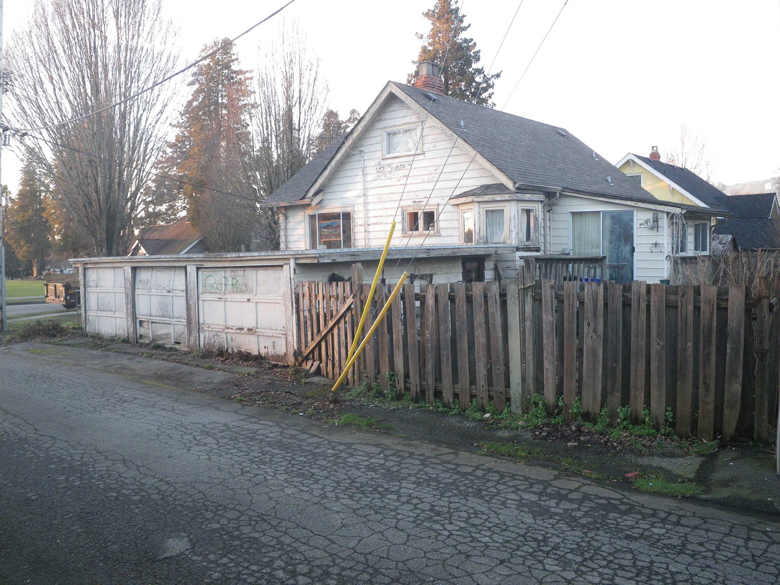 Listing Image 4