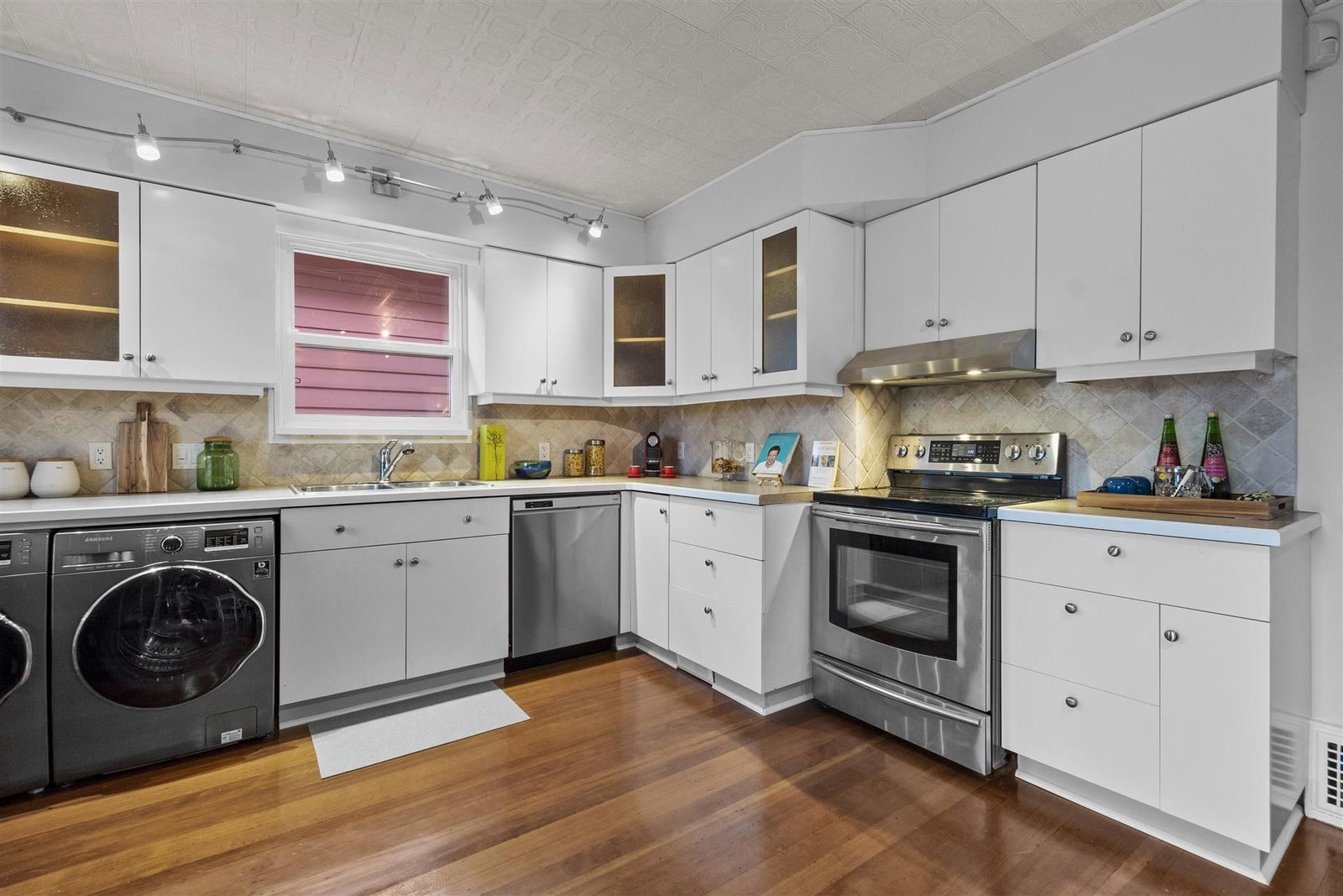 Listing Image 8