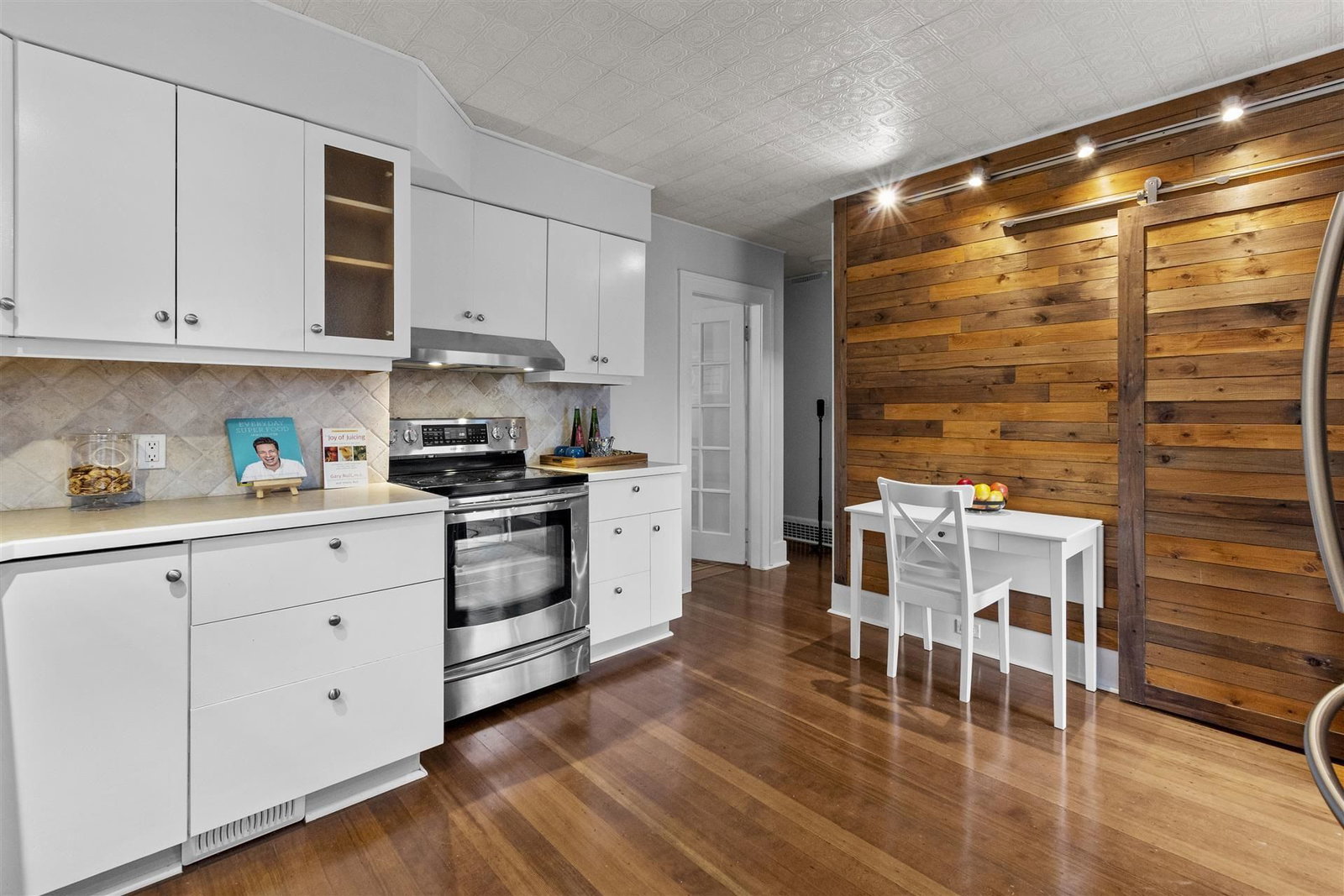 Listing Image 9