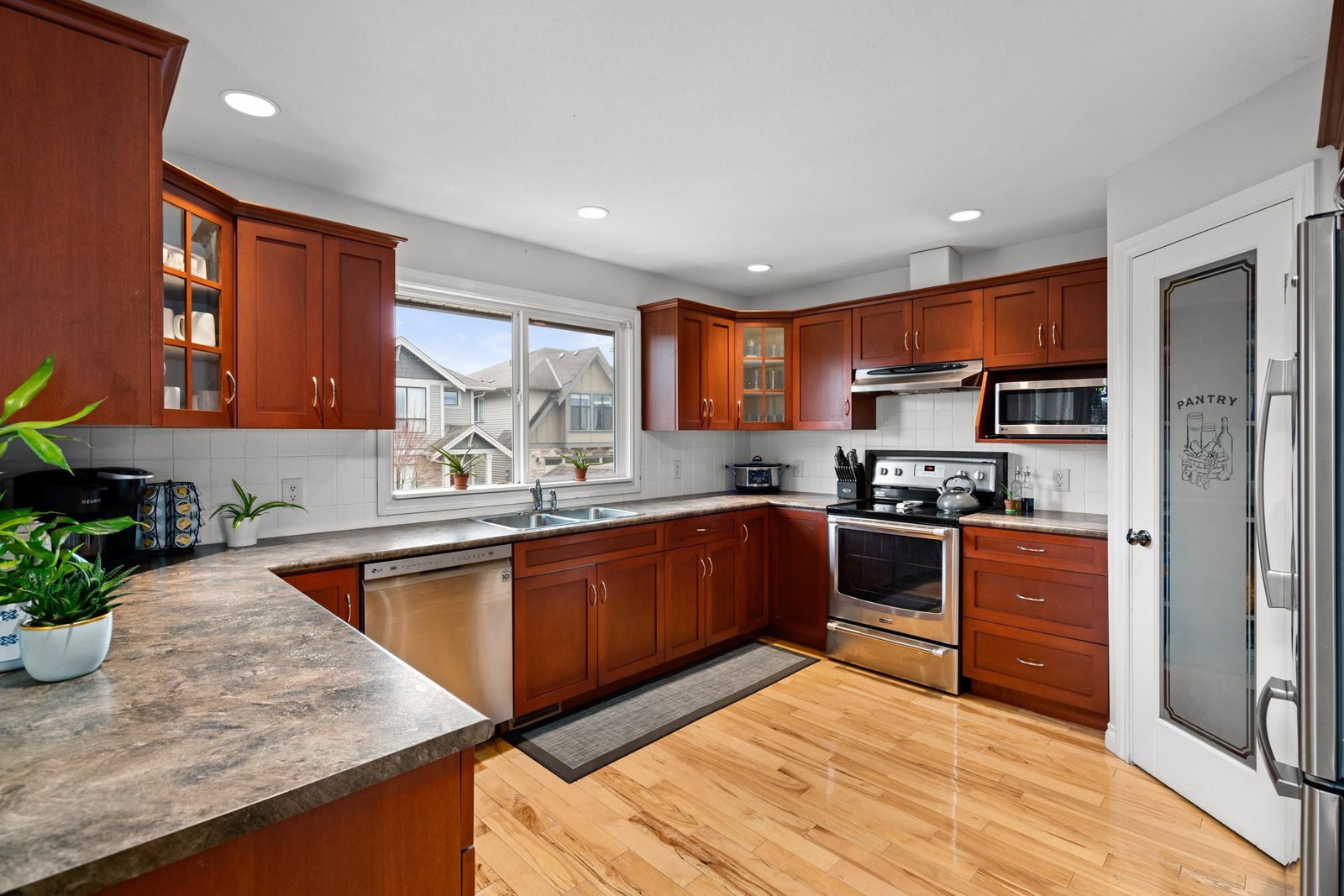 Listing Image 12