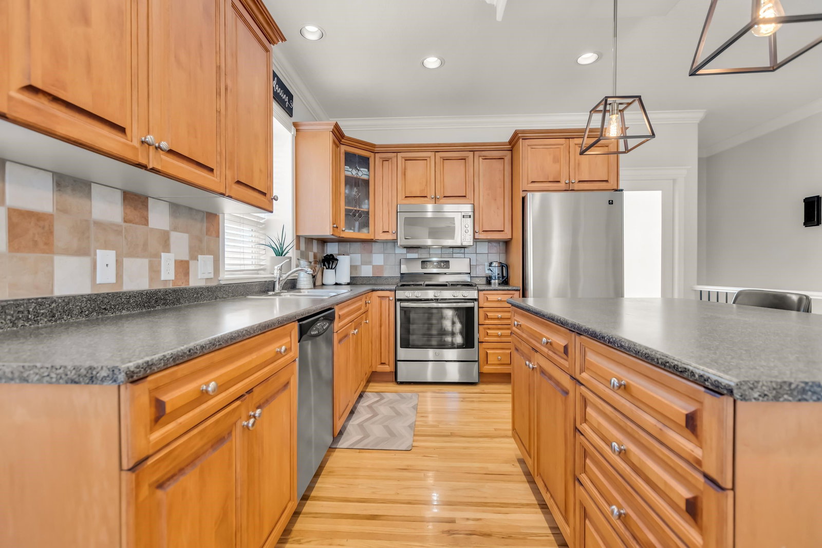 Listing Image 11