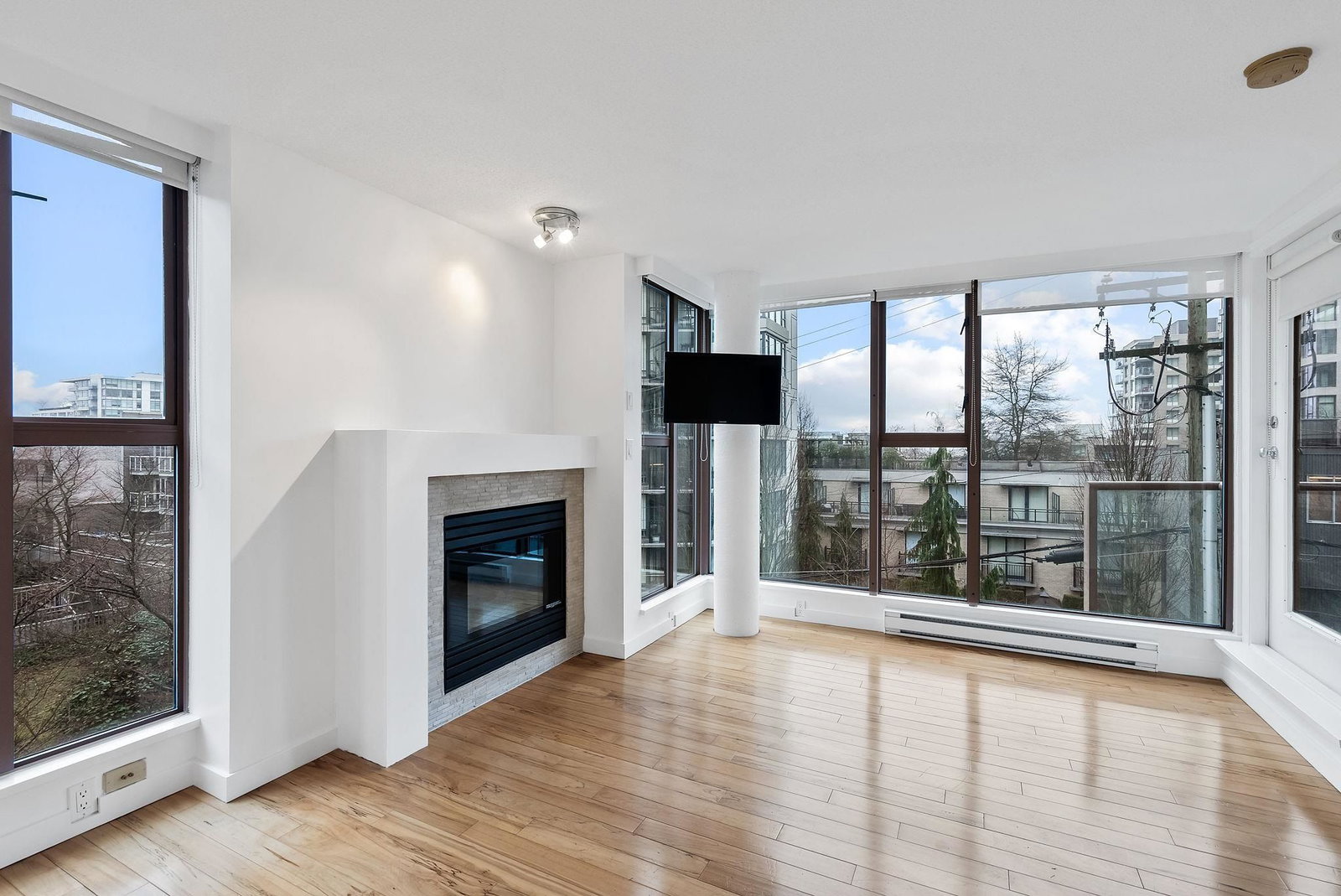 Listing Image 16