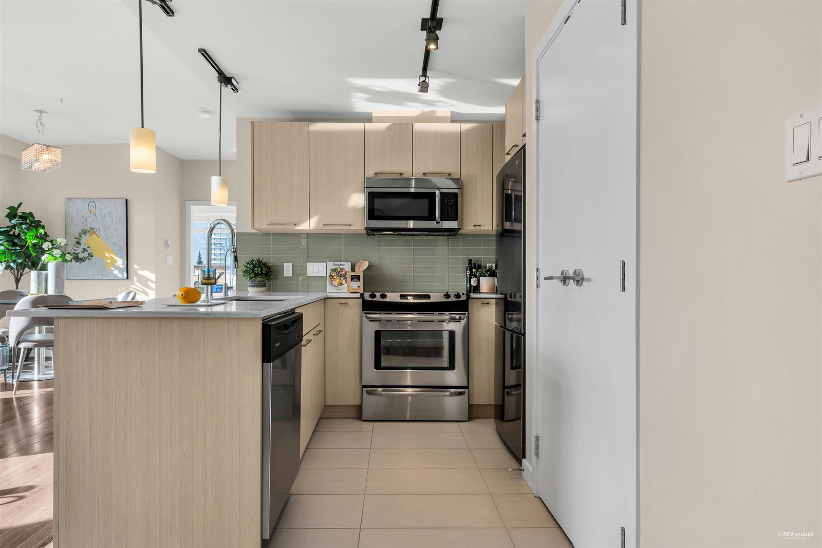 Listing Image 10