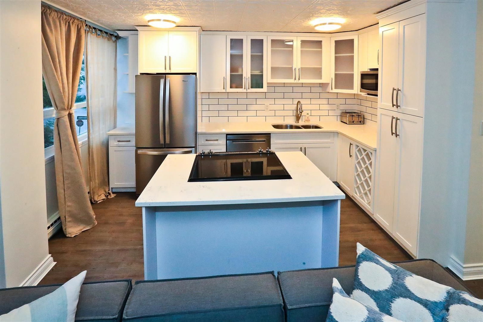 Listing Image 10