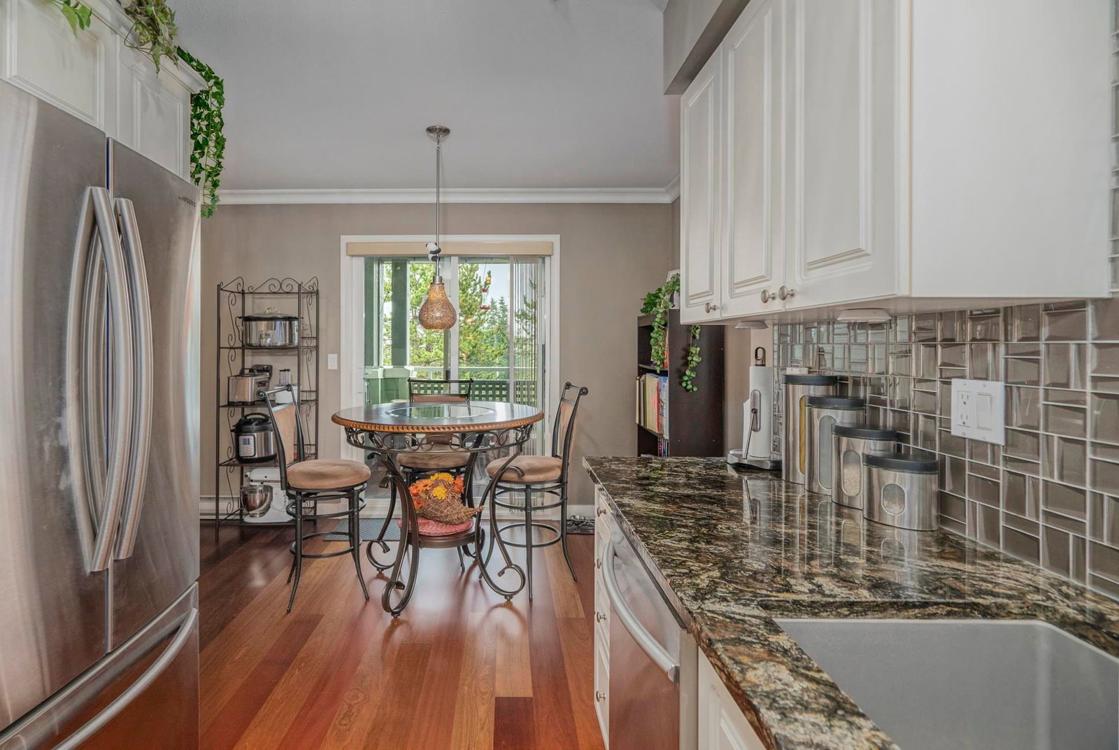 Listing Image 12