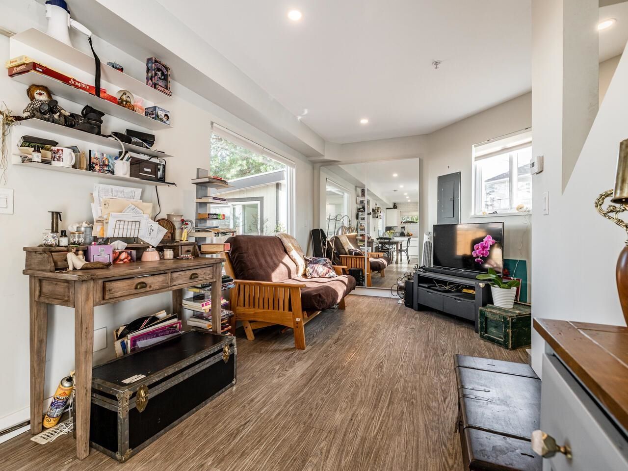 Listing Image 11