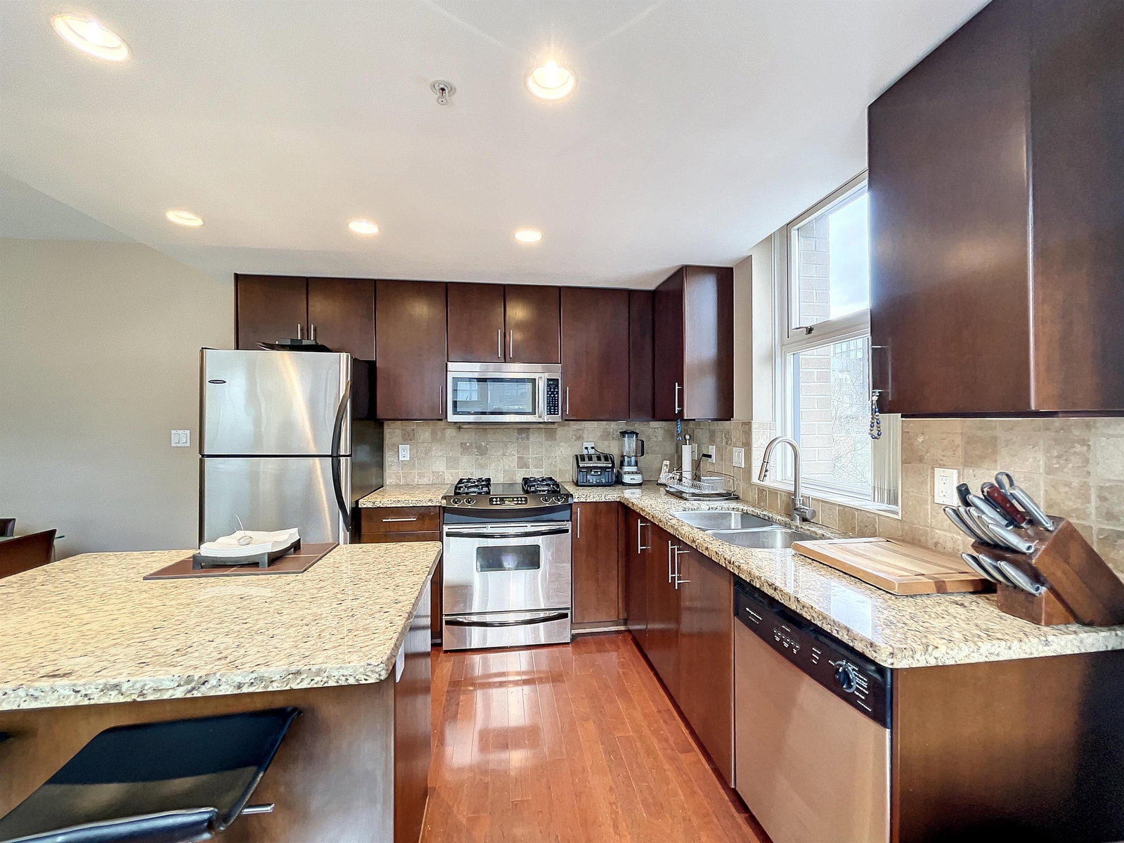 Listing Image 5