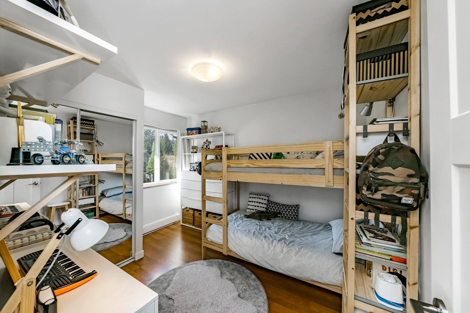 Listing Image 12