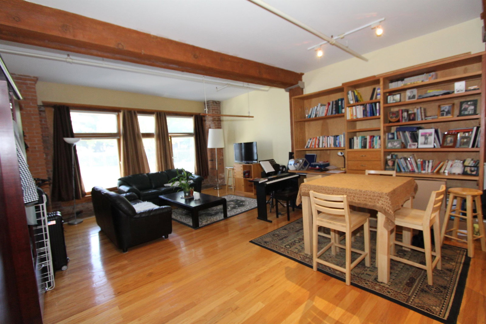 Listing Image 12