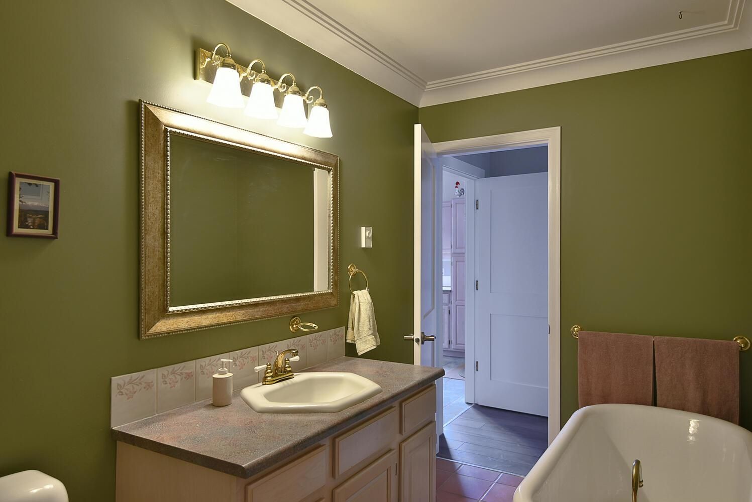 Listing Image 10