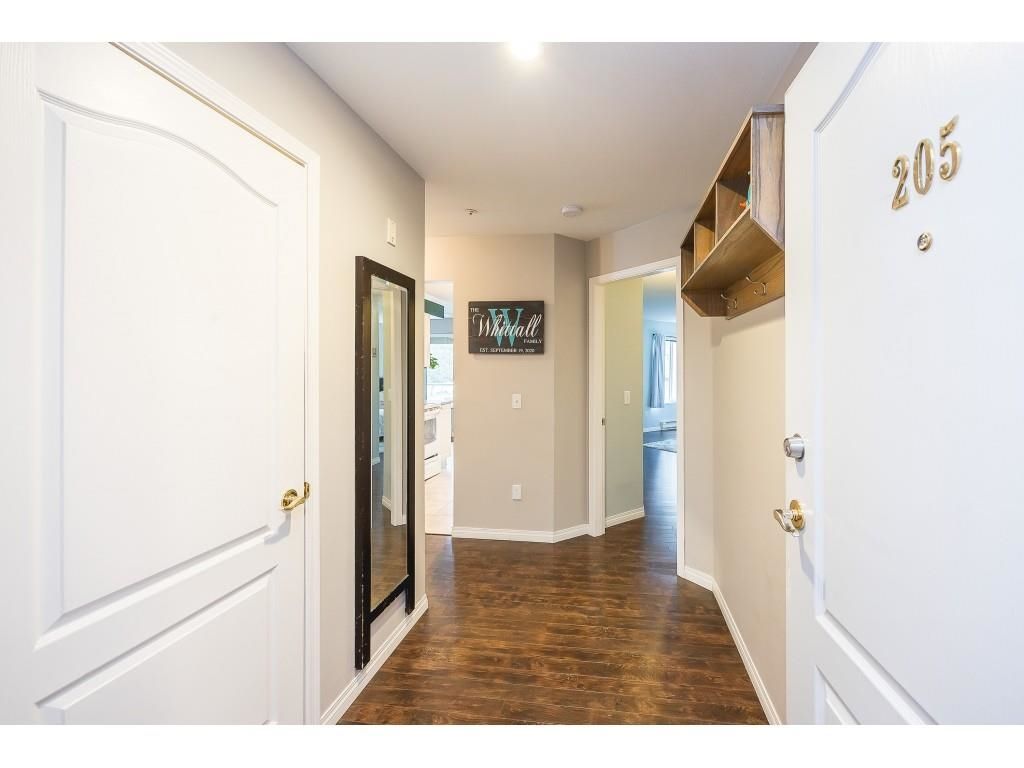 Listing Image 4