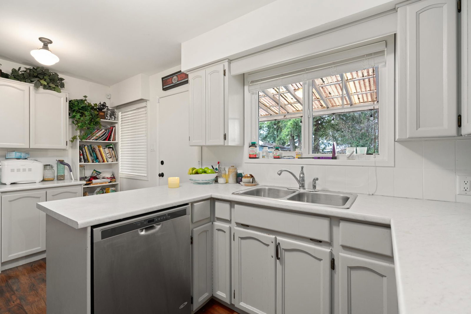 Listing Image 12