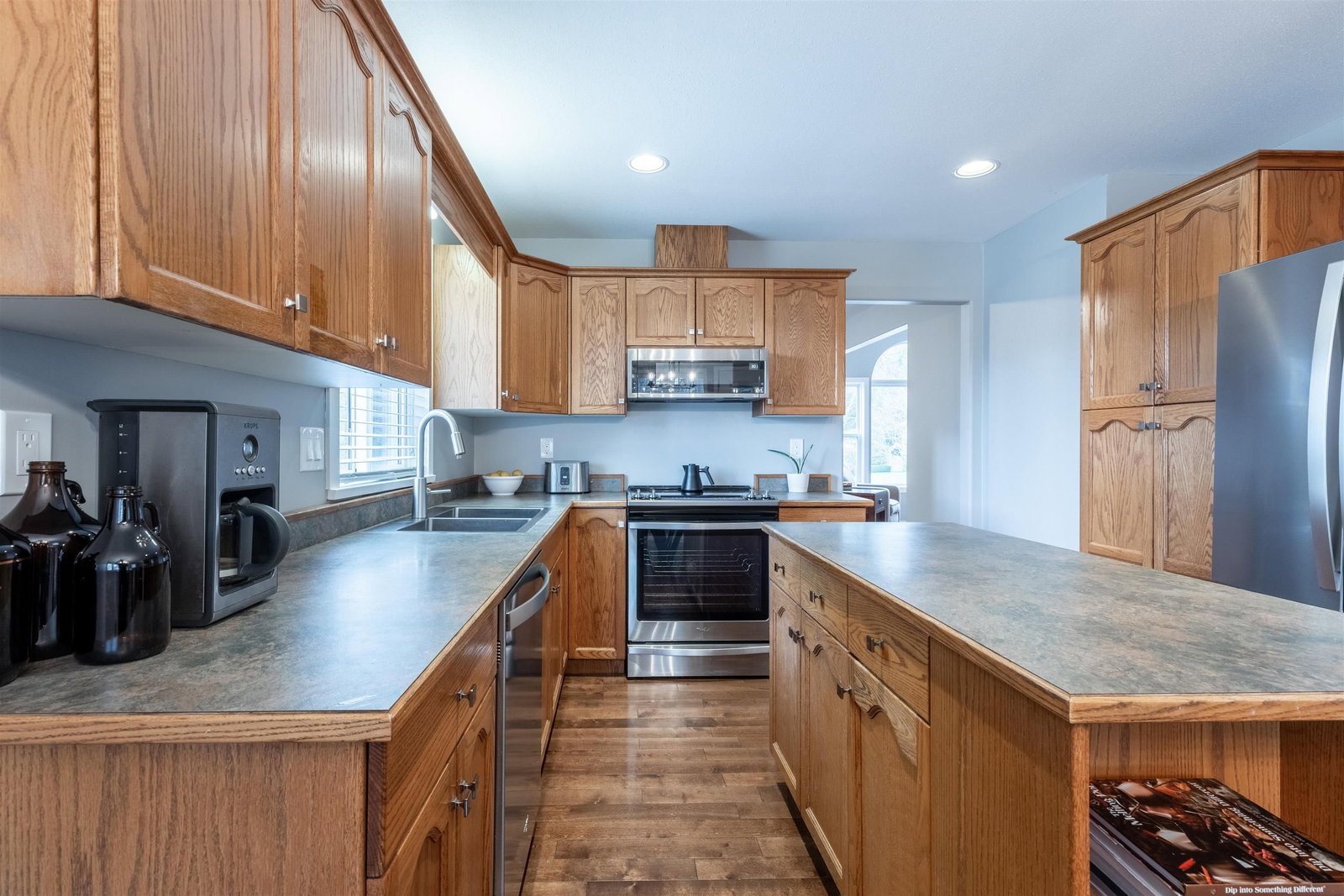 Listing Image 11