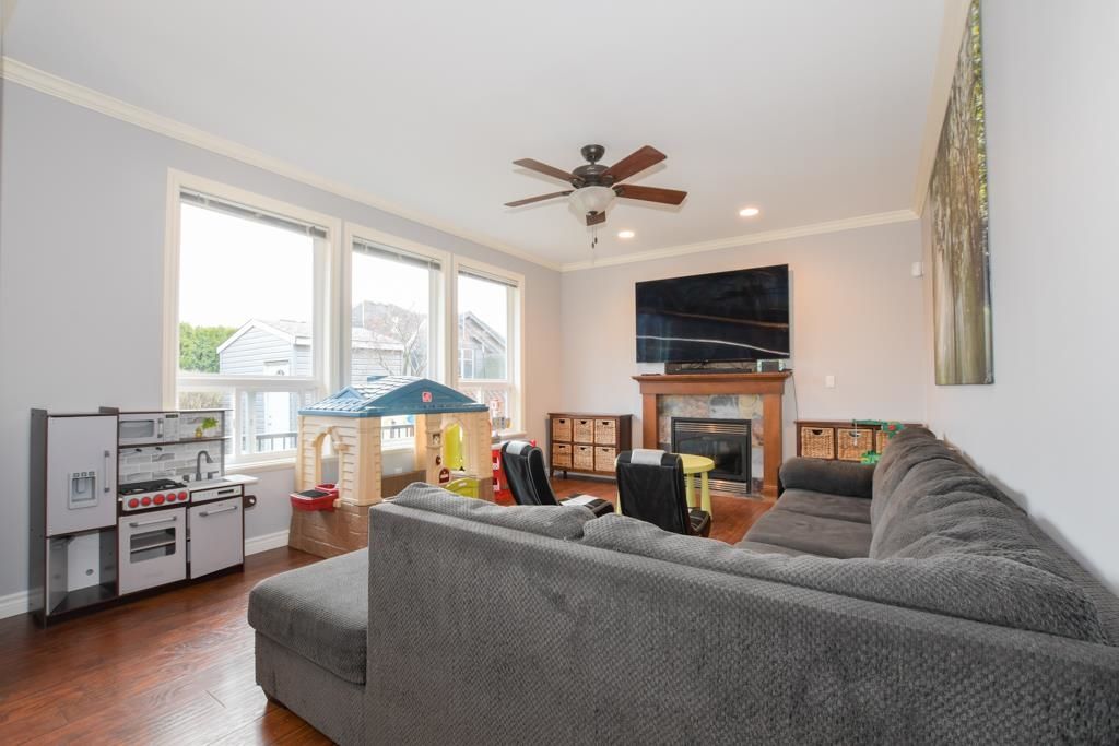 Listing Image 11