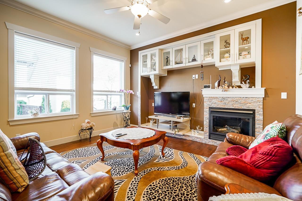 Listing Image 11
