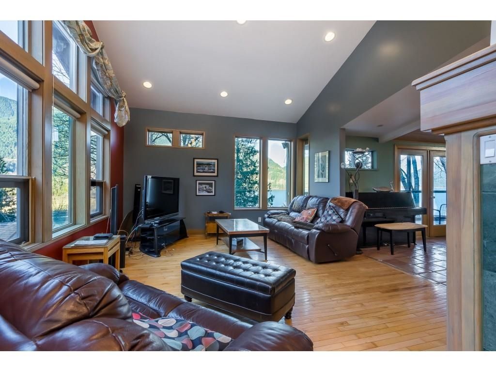 Listing Image 11
