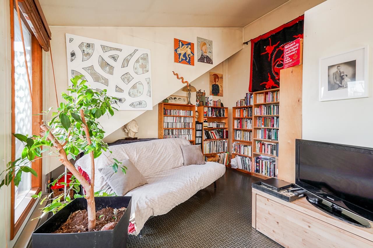 Listing Image 11