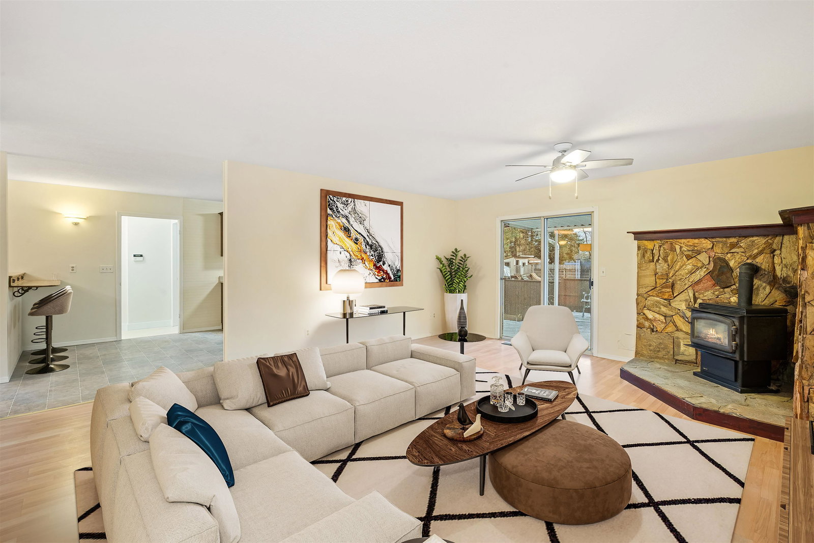 Listing Image 6