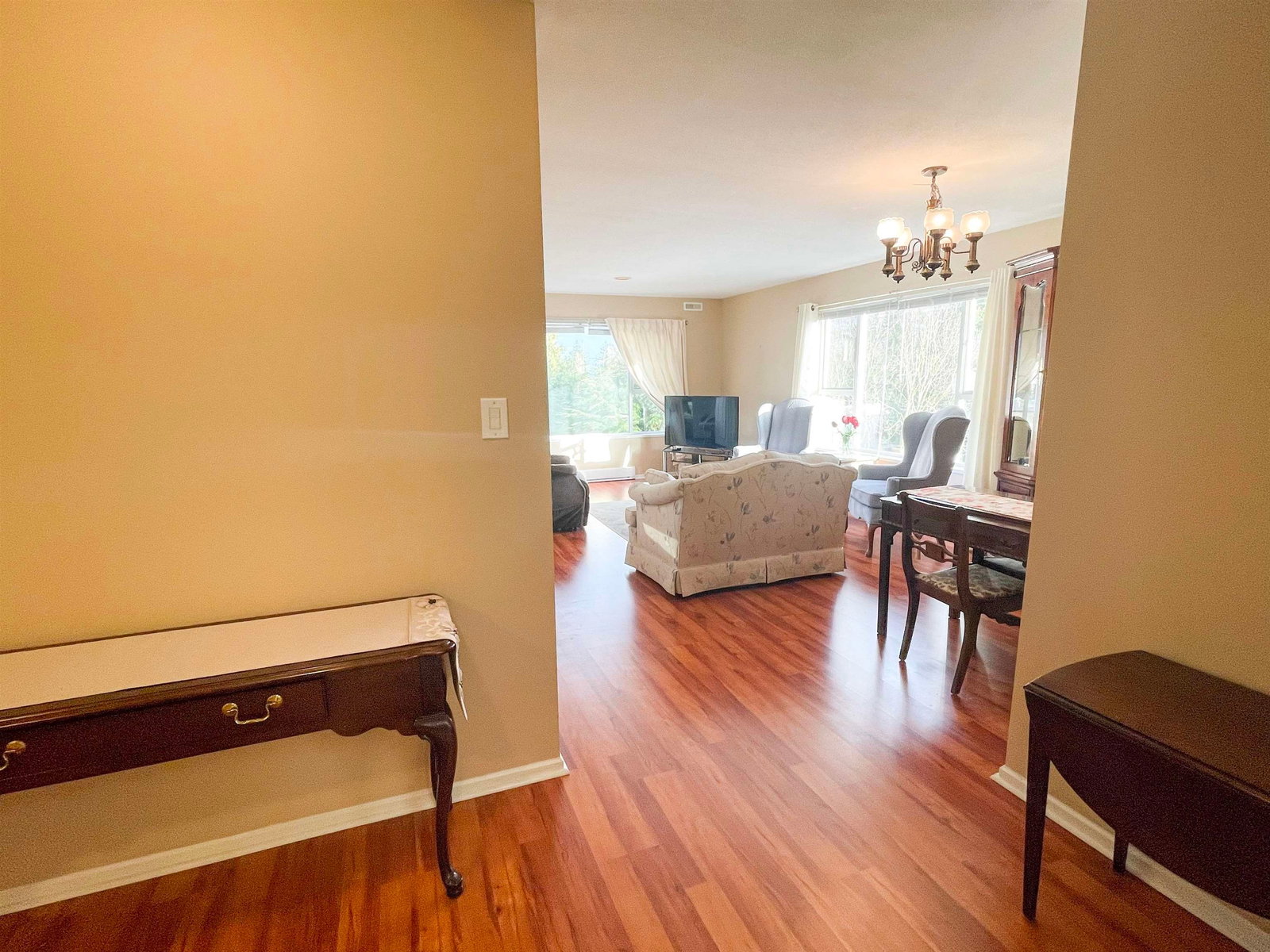 Listing Image 8