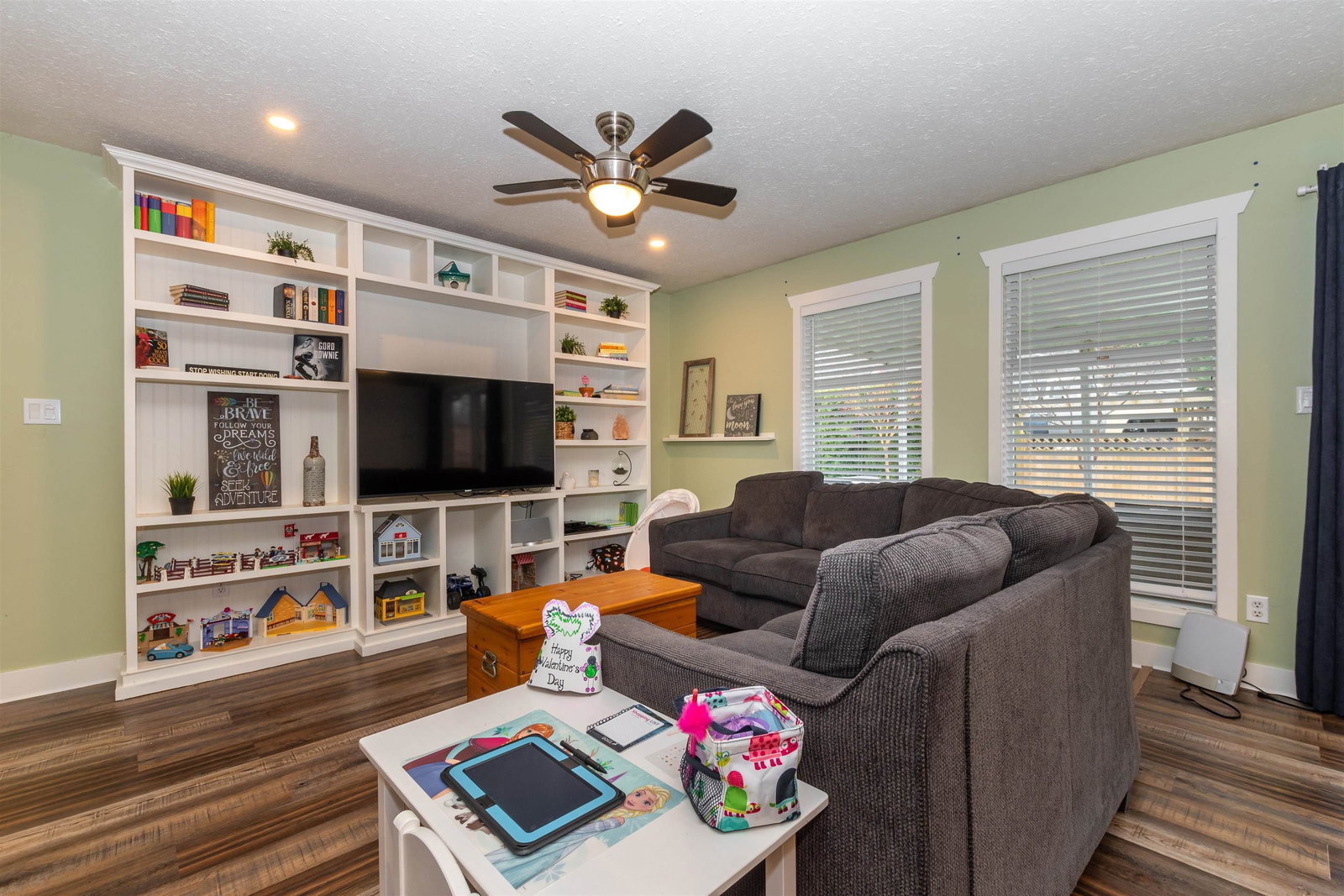 Listing Image 11