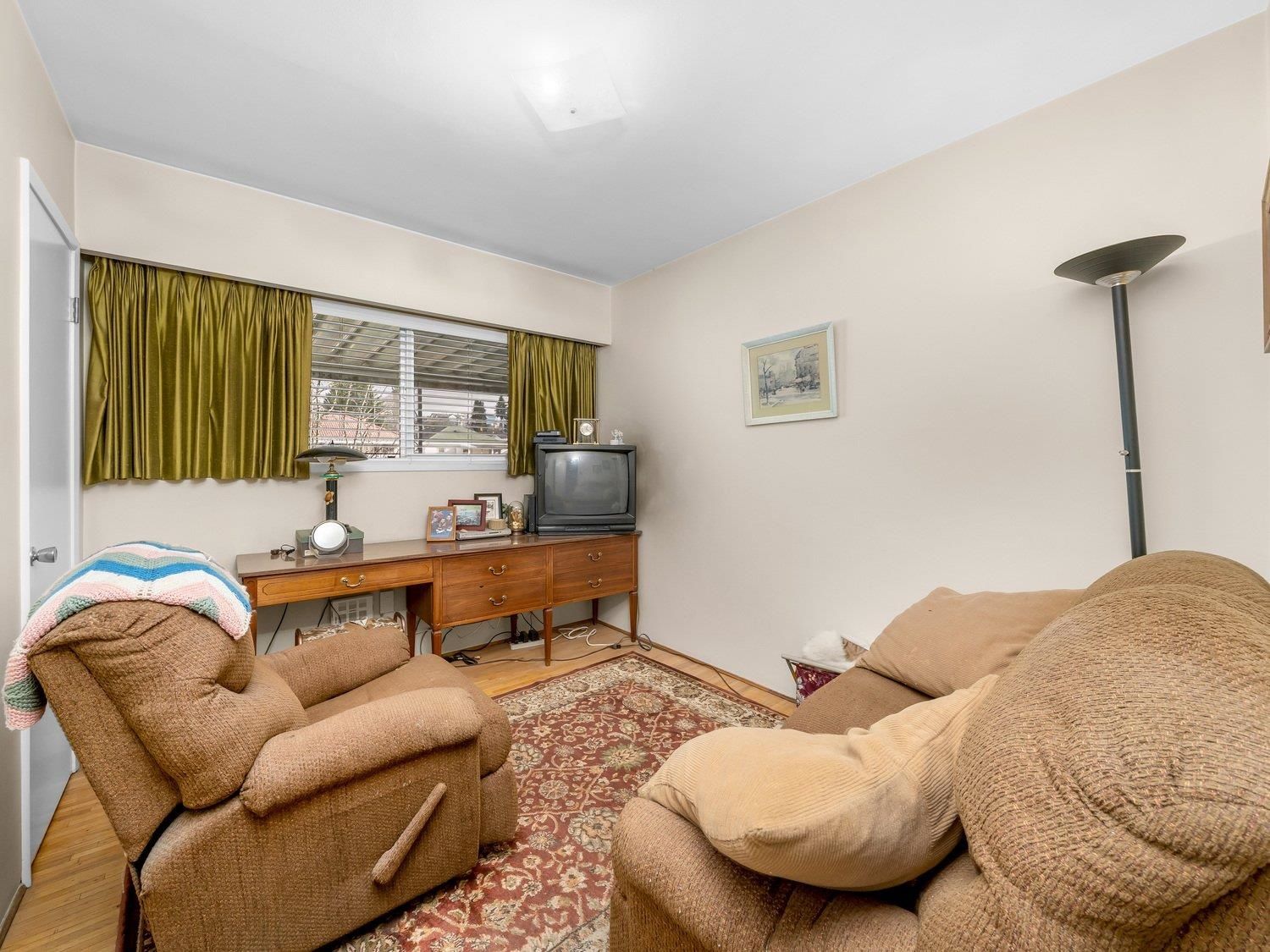 Listing Image 12