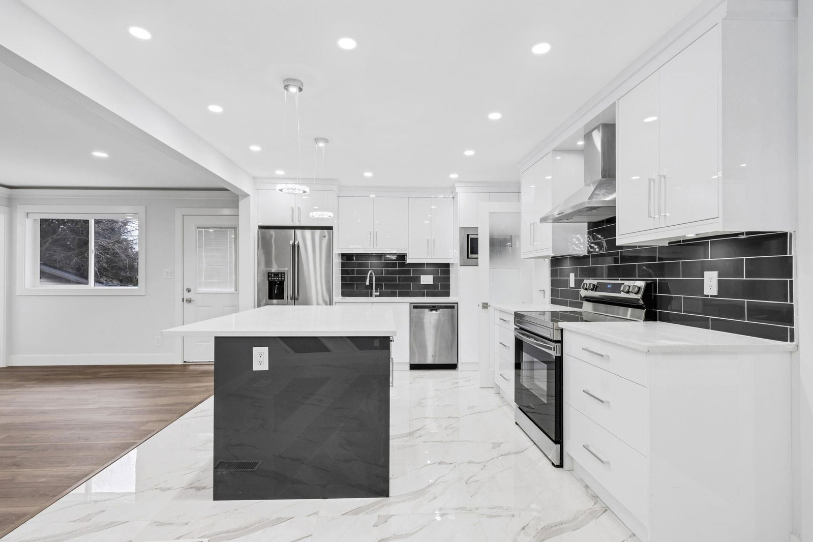 Listing Image 10