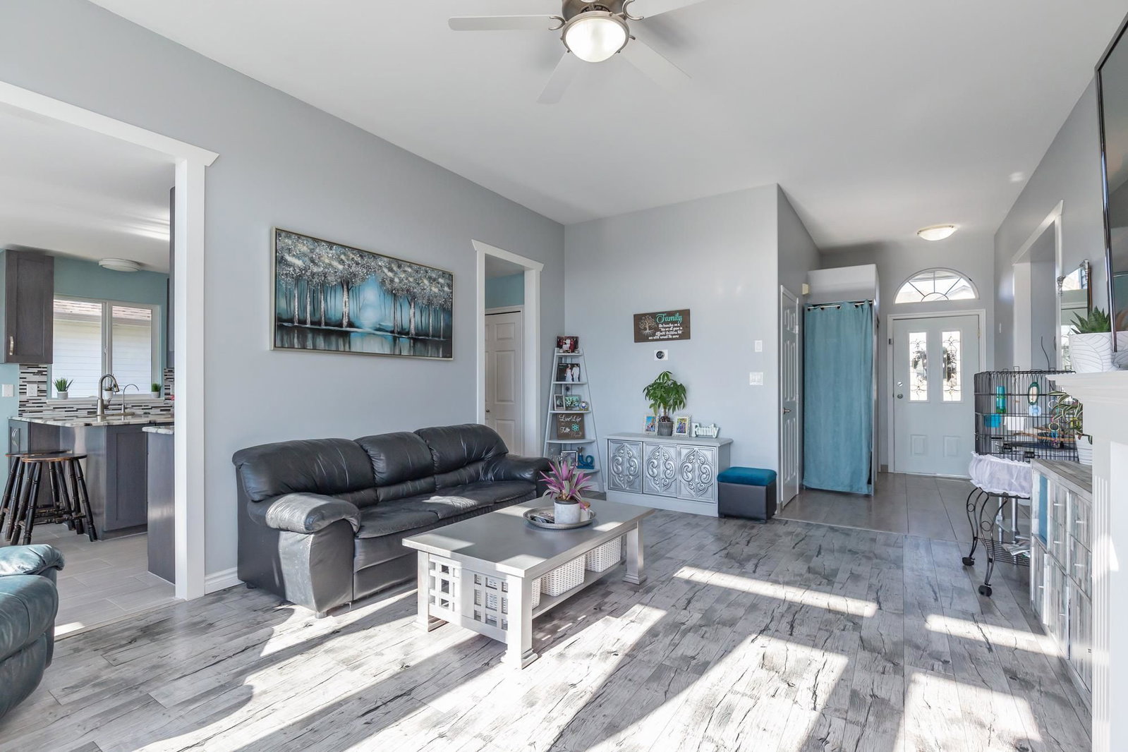 Listing Image 6