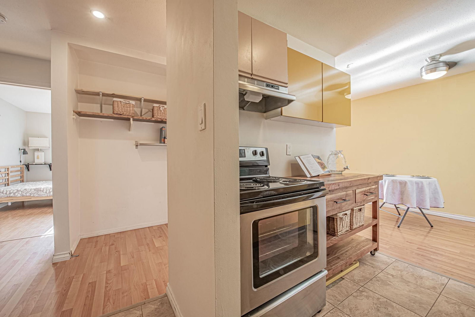 Listing Image 12