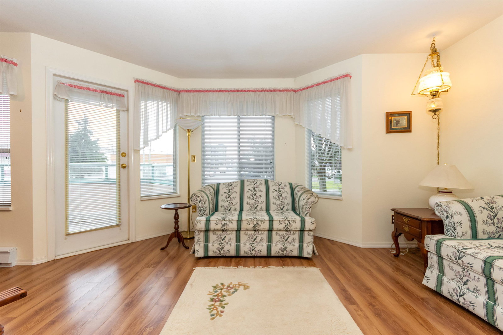 Listing Image 8