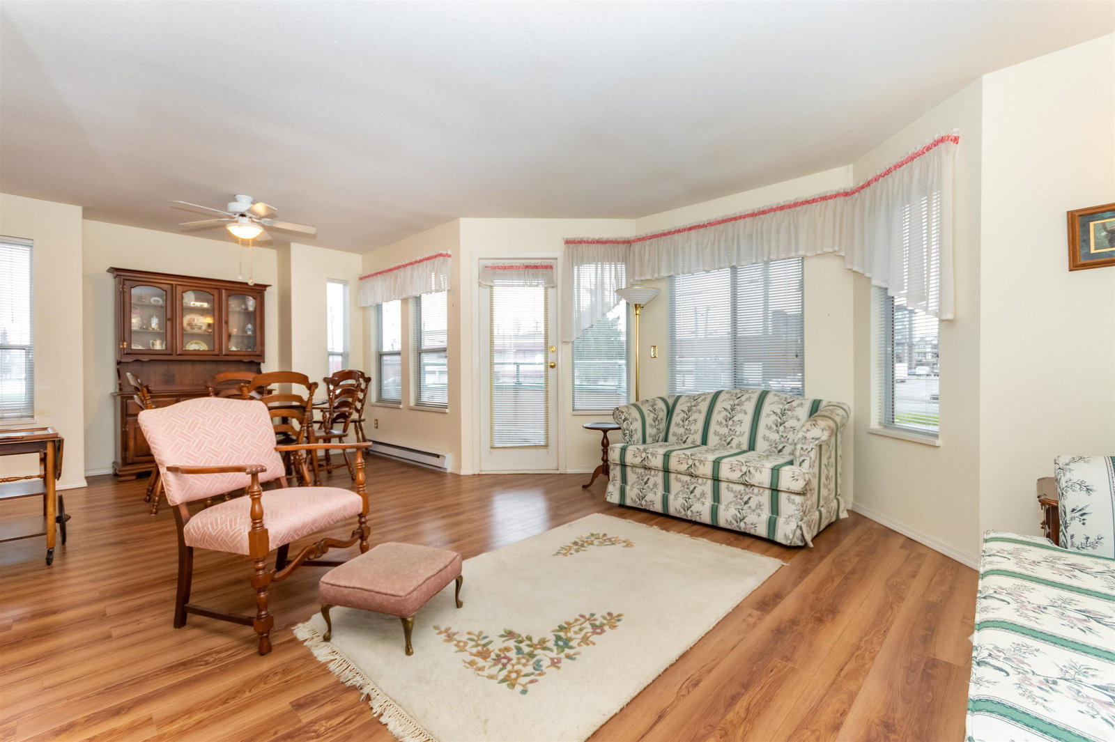 Listing Image 9