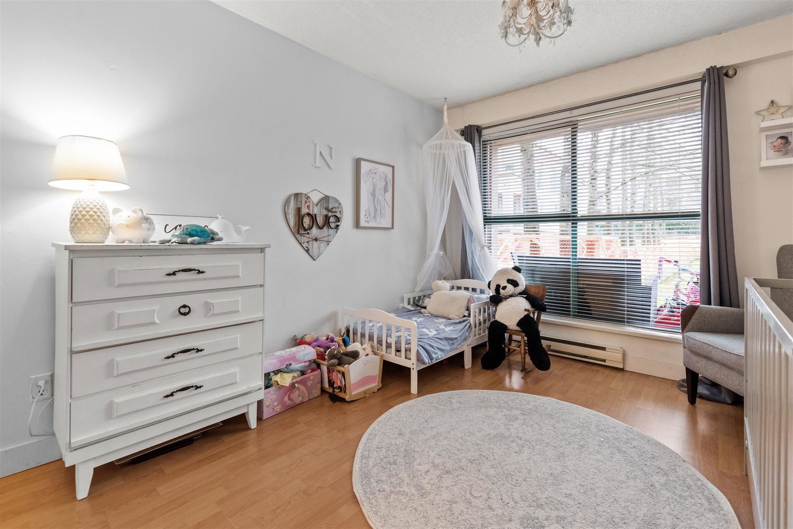 Listing Image 12