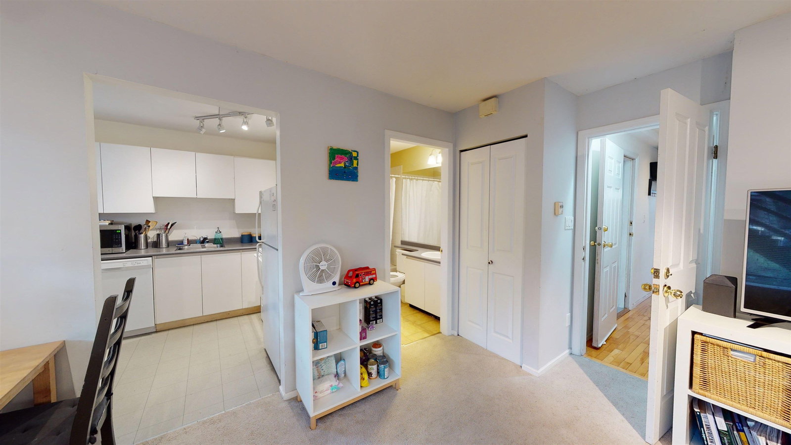 Listing Image 19