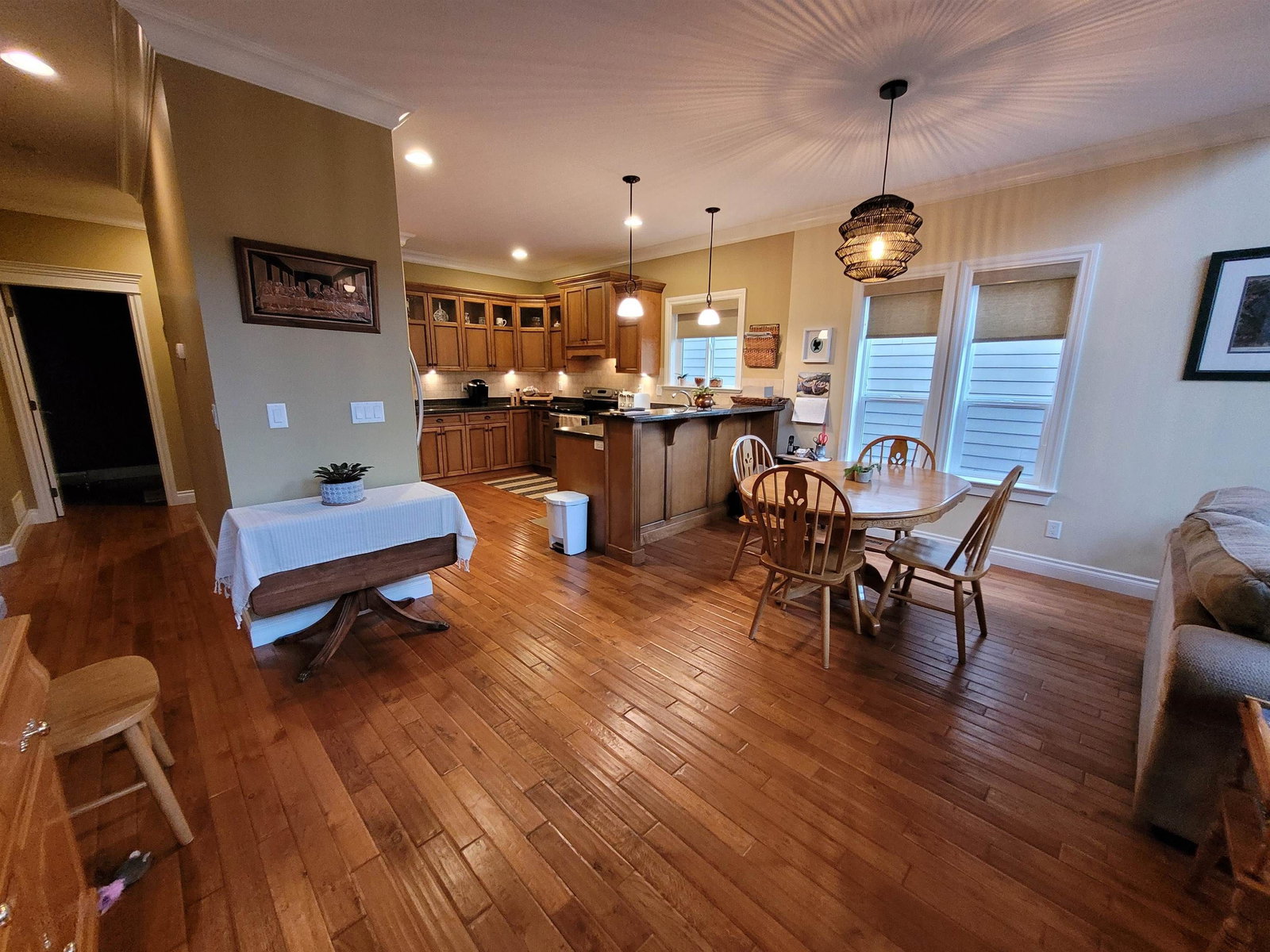 Listing Image 11