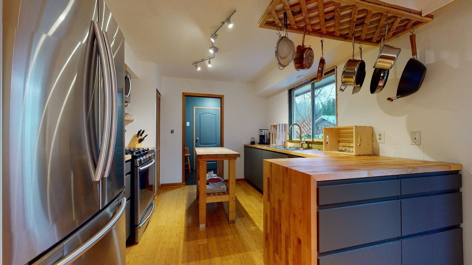 Listing Image 12