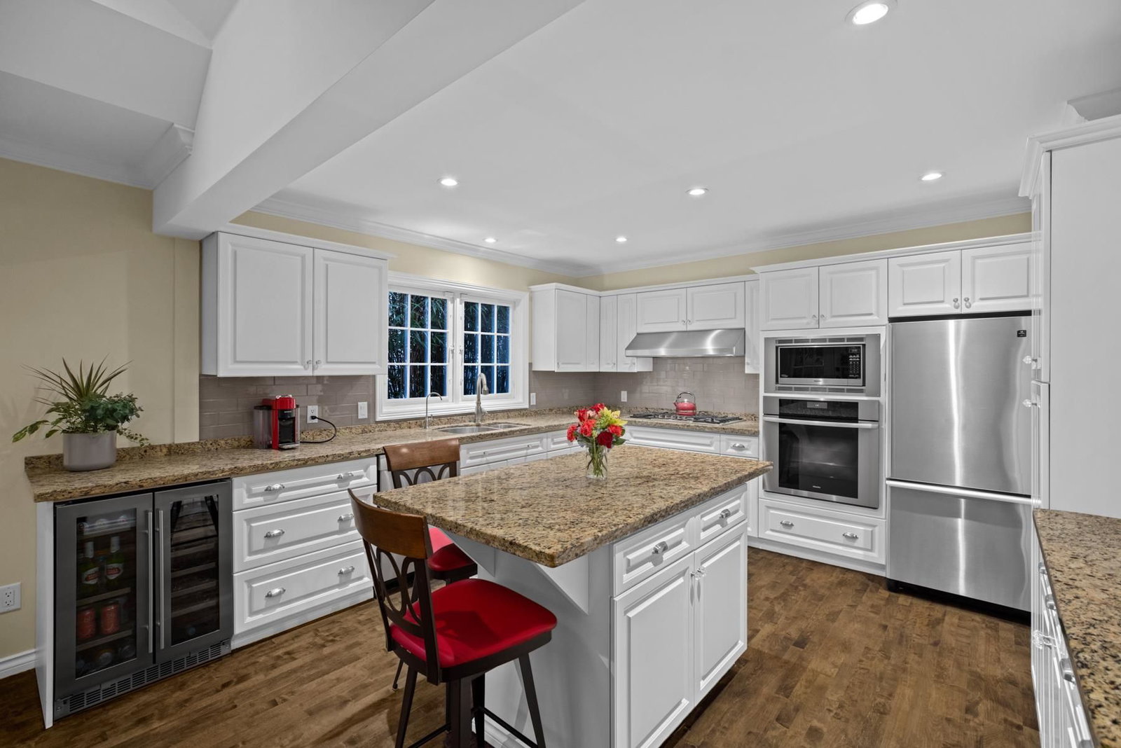 Listing Image 10