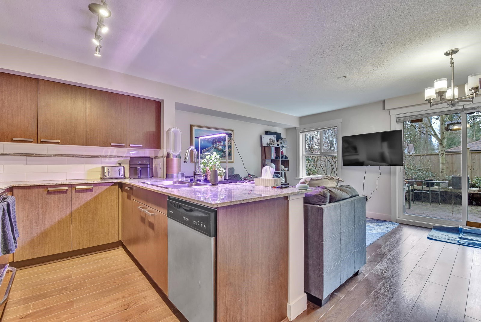Listing Image 5